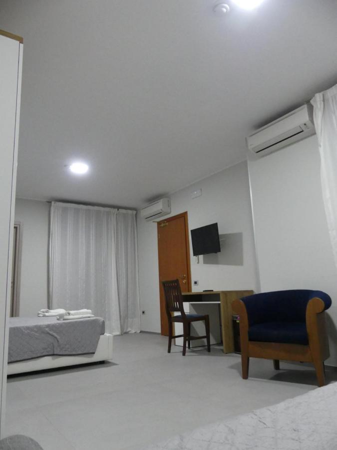 Albergo Piazza Risorgimento Porto Cesareo Kültér fotó