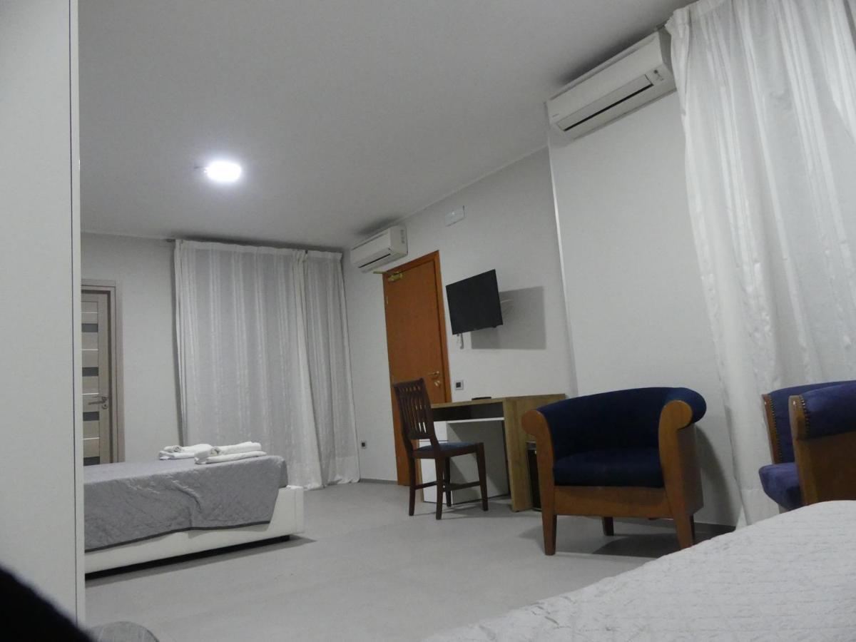 Albergo Piazza Risorgimento Porto Cesareo Kültér fotó