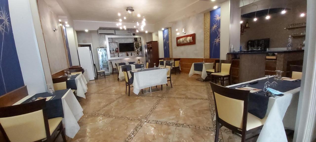 Albergo Piazza Risorgimento Porto Cesareo Kültér fotó