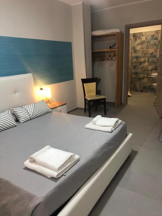 Albergo Piazza Risorgimento Porto Cesareo Kültér fotó